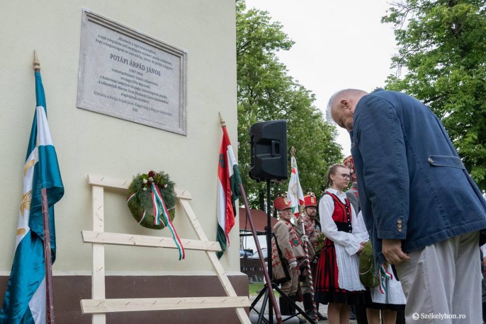 Lényegadó karaktere volt a magyarsága – emléktáblát kapott Potápi Árpád János Csíksomlyón