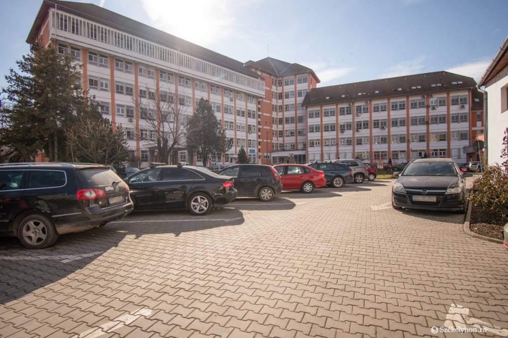 Kinek jut majd hely? Rendezik a kórházi parkolást Székelyudvarhelyen