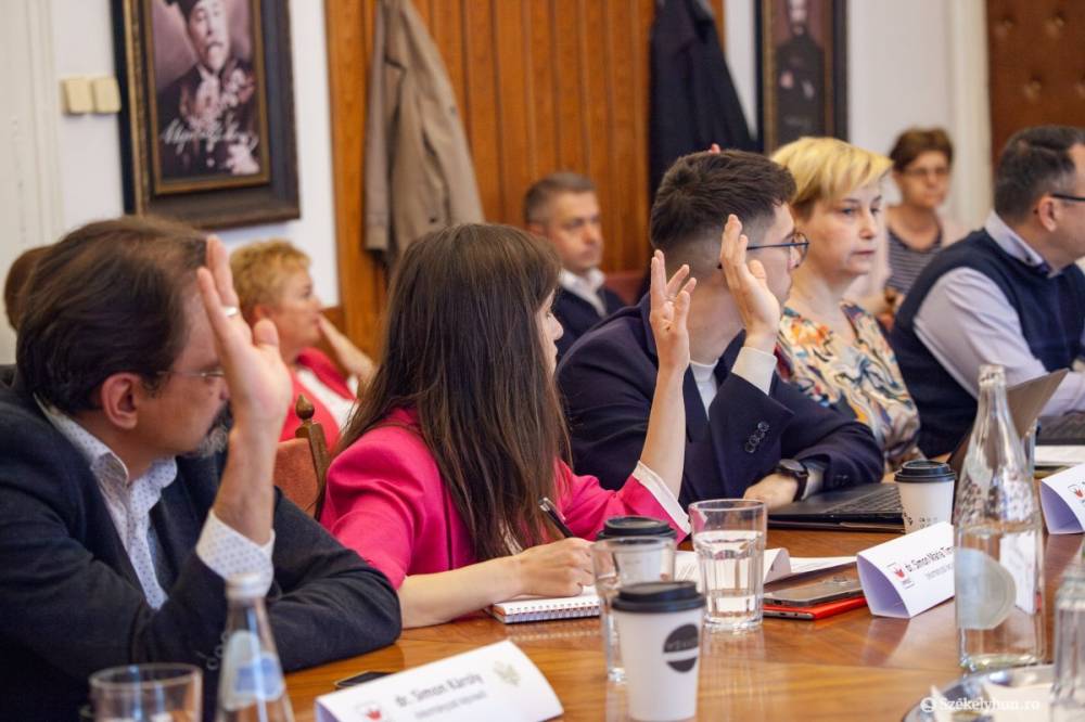 Soron kívüli ülésen döntöttek a halaszthatatlan kérdésekben