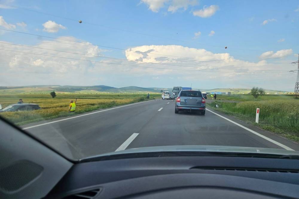 Két autó ütközött, ketten sérültek meg Rétyen