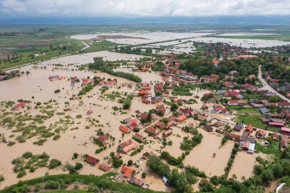 Prefektus: ha több helyi lakos odaállt volna a tűzoltók mellé, kevesebb károsultja lenne az árvíznek