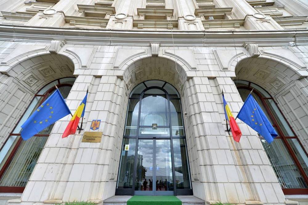 Sztrájkőrséget tartanak a szakszervezetek a pénzügyiminisztérium székhelye előtt