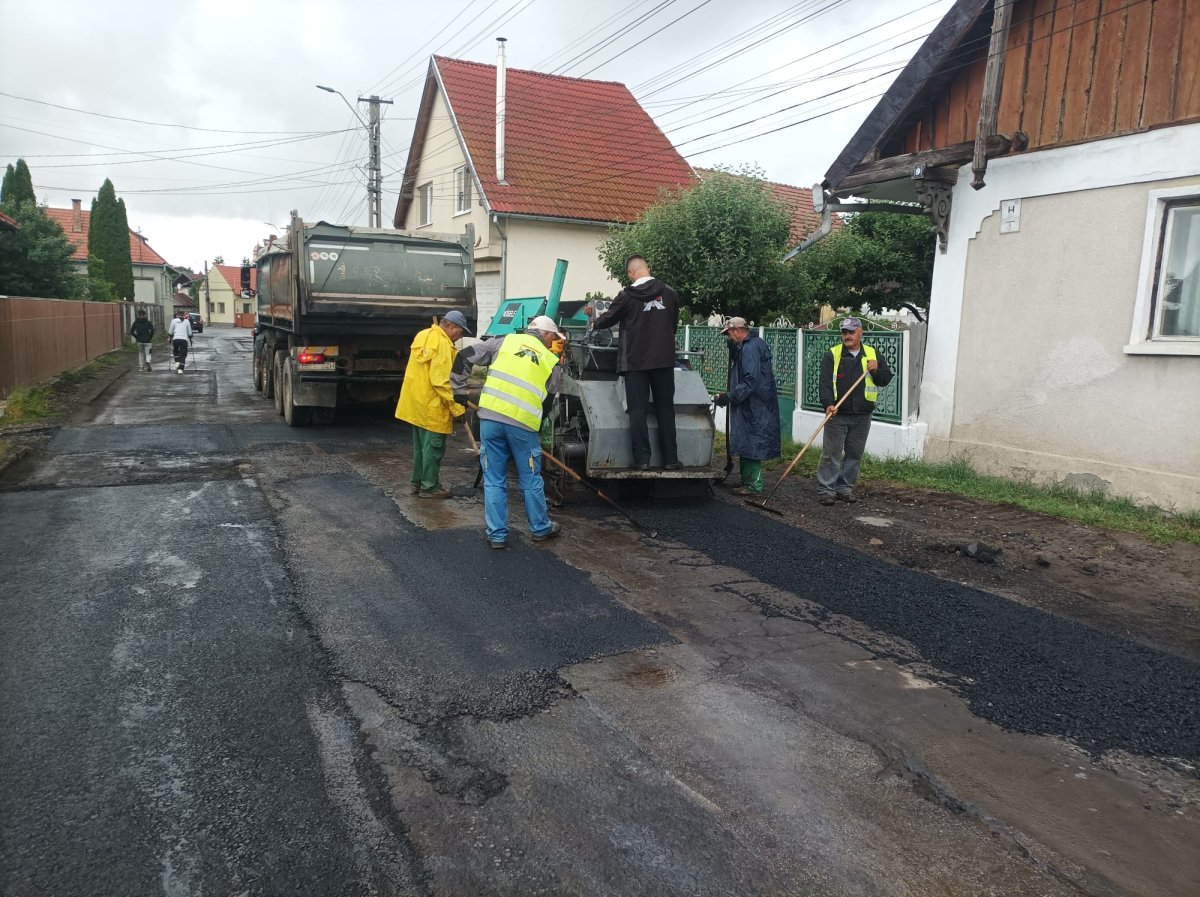 Négyezer négyzetméternyi útfelületet tesznek rendbe Gyergyószentmiklóson