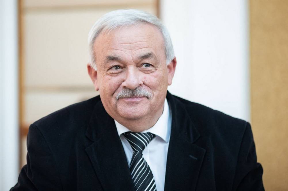 Illyefalva díszpolgárává avatják Kató Bélát   