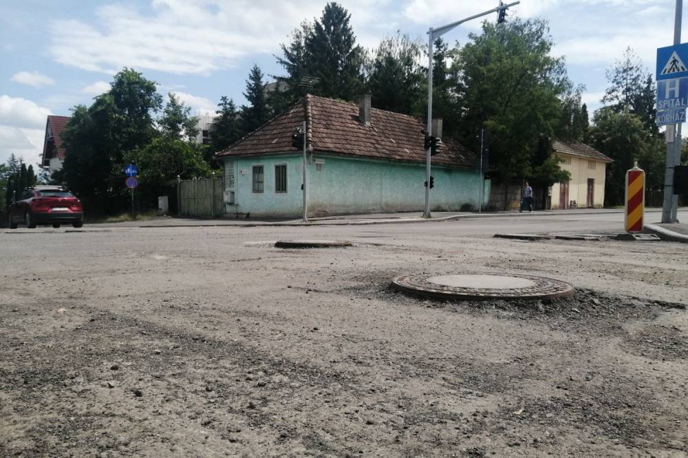 Okos közlekedés Sepsiszentgyörgyön: felmart utak és későbbre csúszó átadás