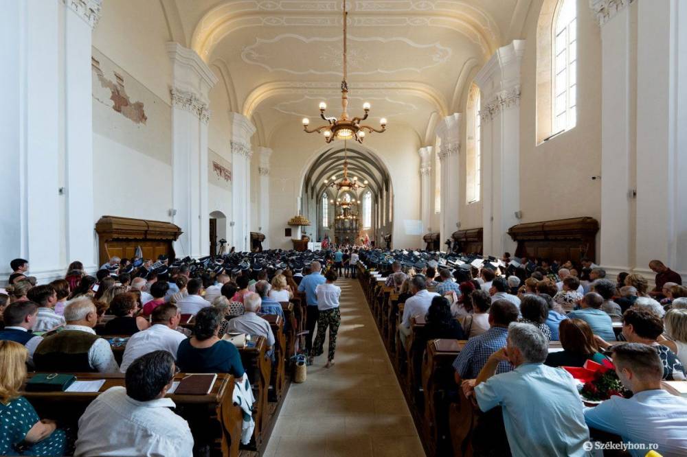 A magyarságuk és emberségük megőrzésére biztatták az orvosi egyetem végzőseit