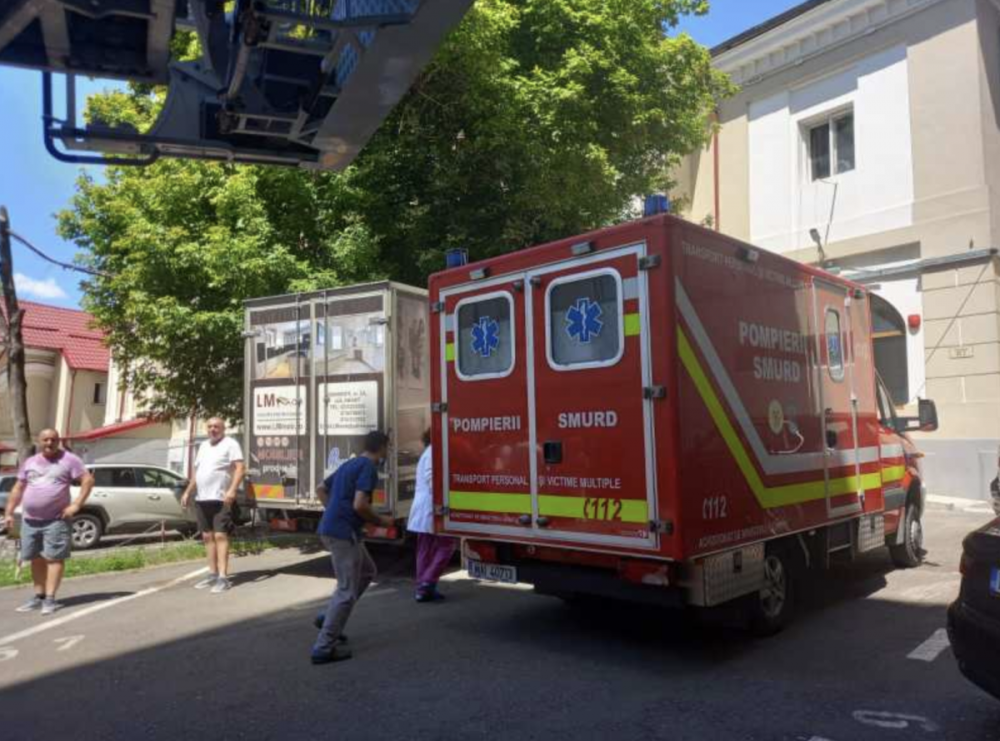 Tűz ütött ki egy szülészeti klinikán; a személyzetet és a pácienseket evakuálták
