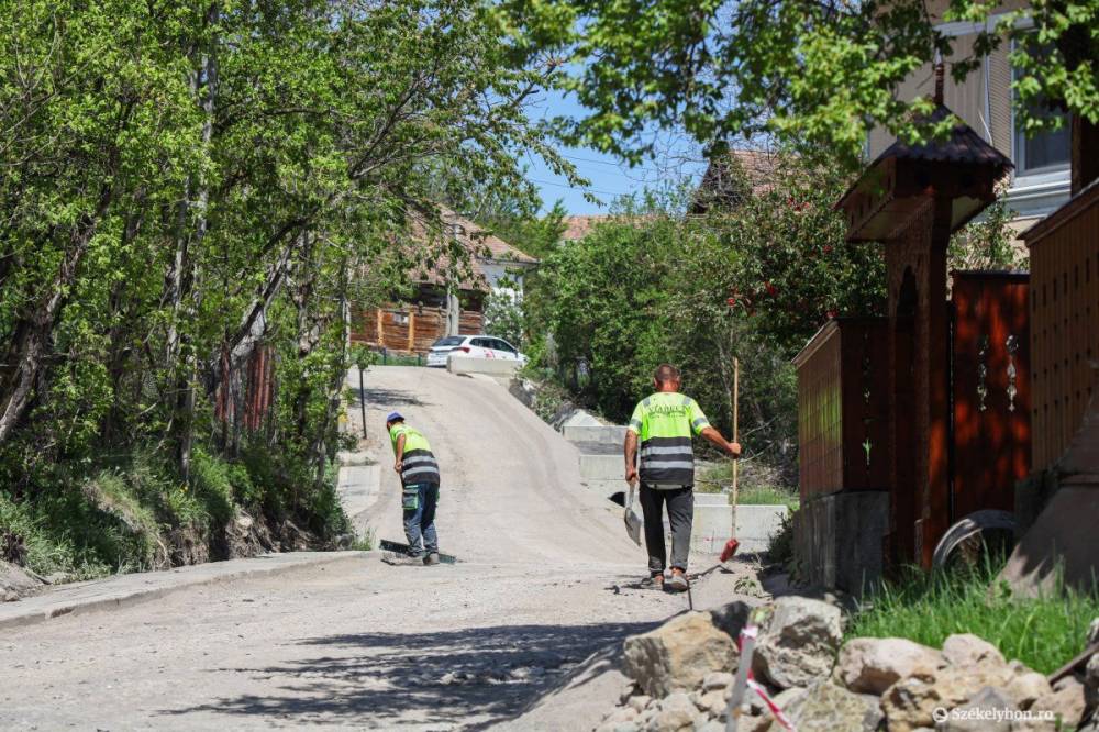 Nem fagyasztja be a kormány az Anghel Saligny-program beruházásait