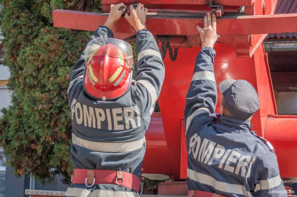 Tűz ütött ki Maros megyében, több épület is lángra kapott