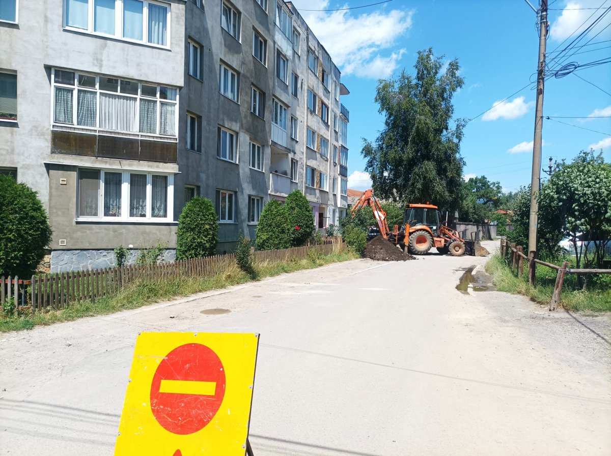 Csatornázási munkálatok miatt korlátozzák a forgalmat Gyergyószentmiklóson