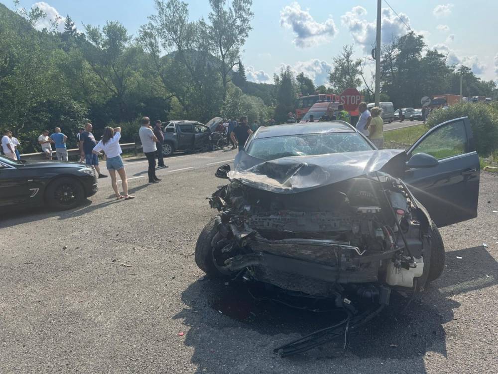 Hárman sérültek meg egy közúti balesetben Ratosnyánál