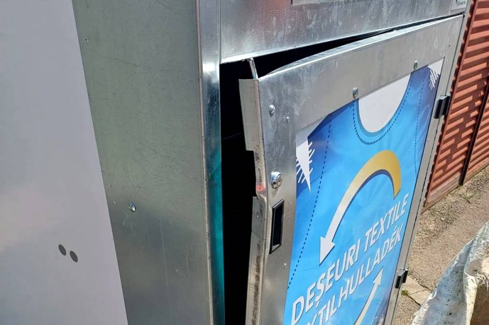 Feszítővassal estek neki a textilgyűjtőnek