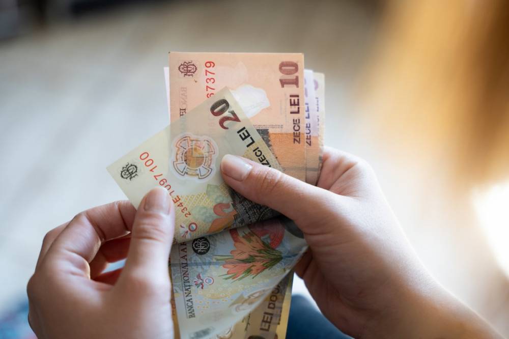 Tervezet: az eddigi illetékeken túl plusz 25 lejt fizethetünk az EU-n kívüli országokból érkező csomagokra