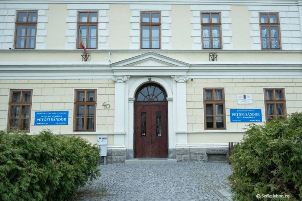 Zajlanak a karbantartási munkálatok a csíkszéki iskolákban