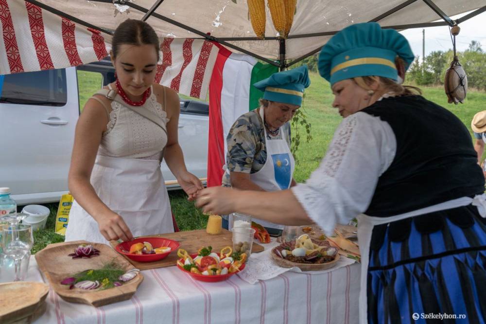 Puliszkaillat és csángó dallamok töltik meg a Gyimeseket