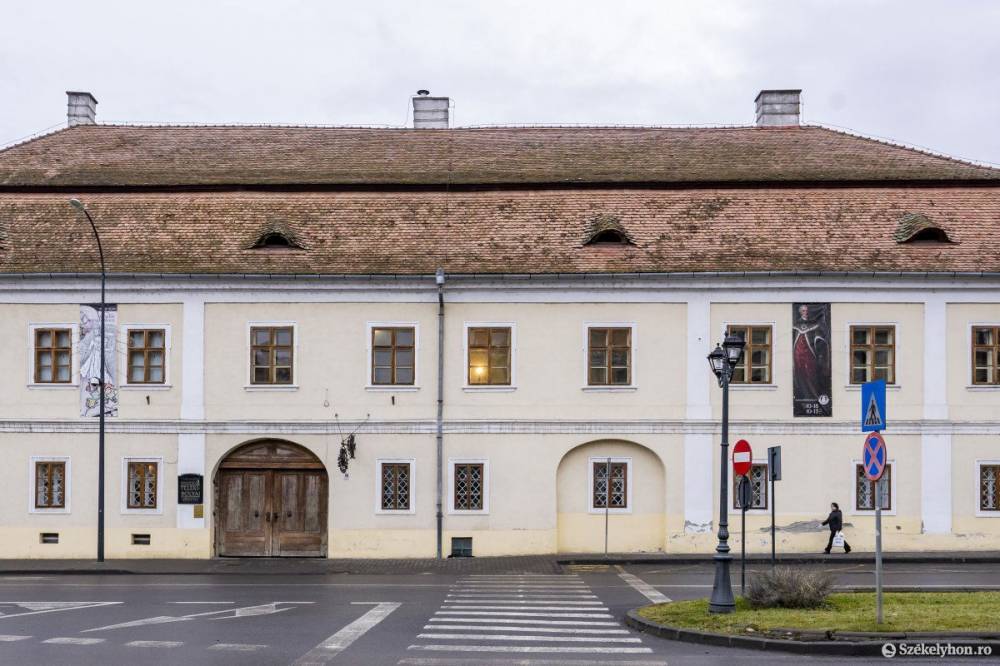 Akarva-akaratlan – Katona Lajos vak szobrász formakísérleteiből nyílik kiállítás Marosvásárhelyen