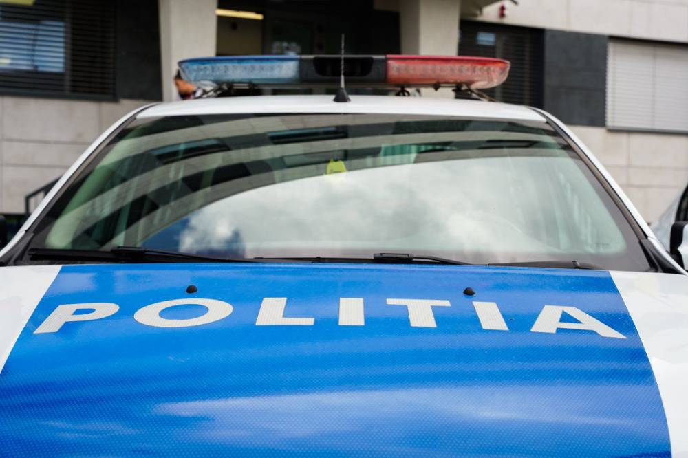 Lopott autóval balesetezett egy fiatal, kiskorú bűntársával együtt őrizetbe vették