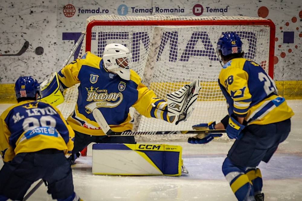 A Corona és a GYHK uralja a hónap csapatát