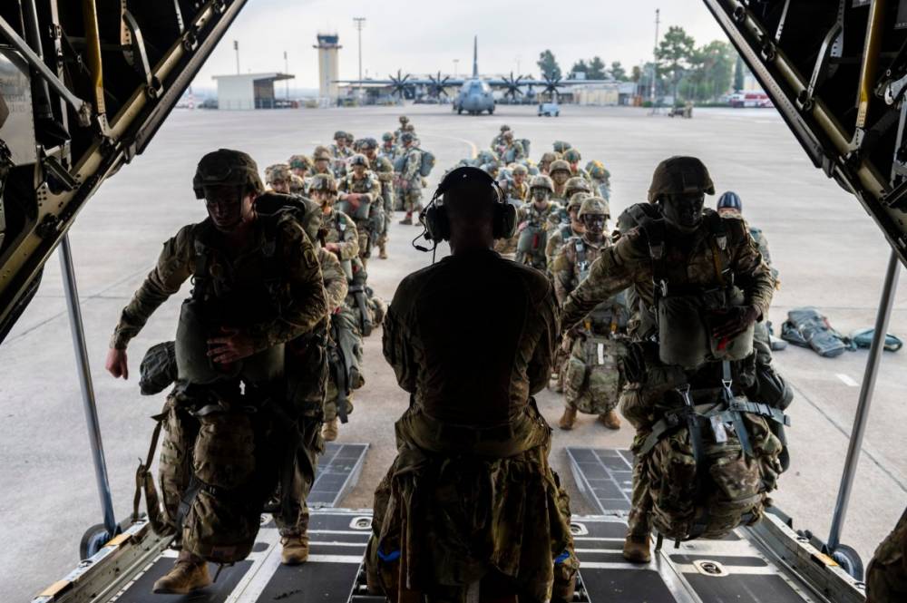 Amerika magunkra hagy?