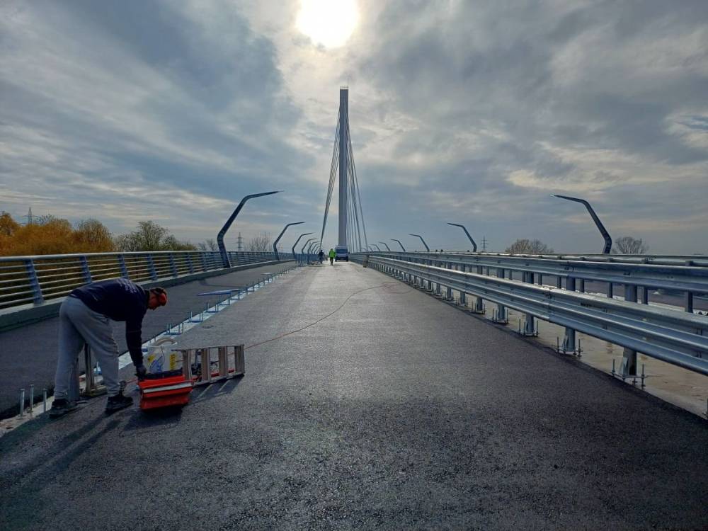 Elúszhat 13,5 millió euró, ha év végéig nem adják használatba a félresikerült ferdekábeles hidat