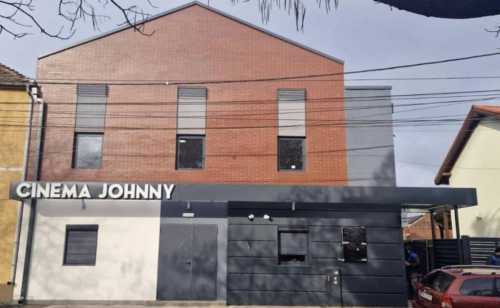 Az úszó- és filmcsillag Johnny Weissmullerről elnevezett mozi kezdte meg működését Temesváron