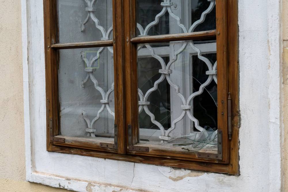 Betörték a Teleki Téka több ablakát