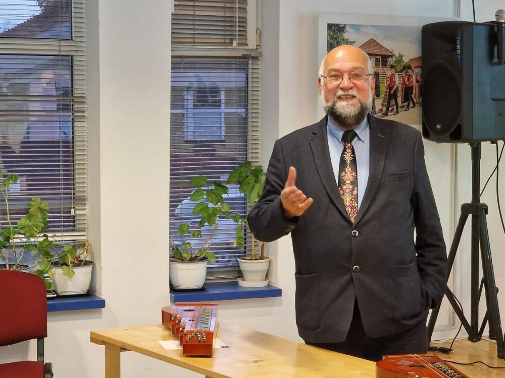 A csendes szolgálat ereje – Beszélgetés Ábrám Zoltán egyetemi oktatóval, közíróval, közösségszervezővel