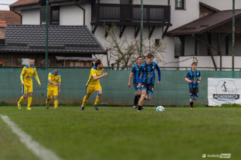 Maros megyei 4. Liga: kiütéssel nyert az éllovas, helycsere a dobogón