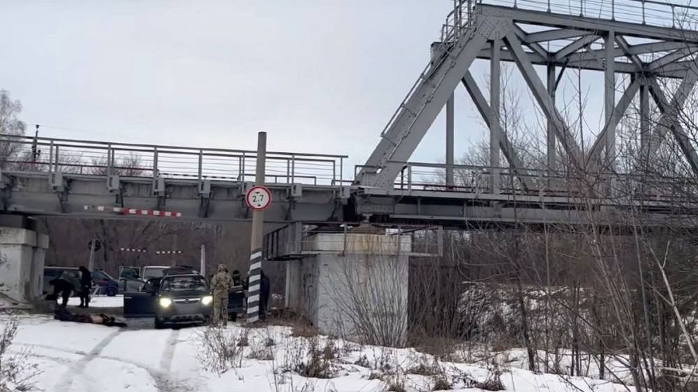 Moszkva: lelőttek két férfit, akik az ukrán titkosszolgálat megbízásából vonat kisiklatására készültek