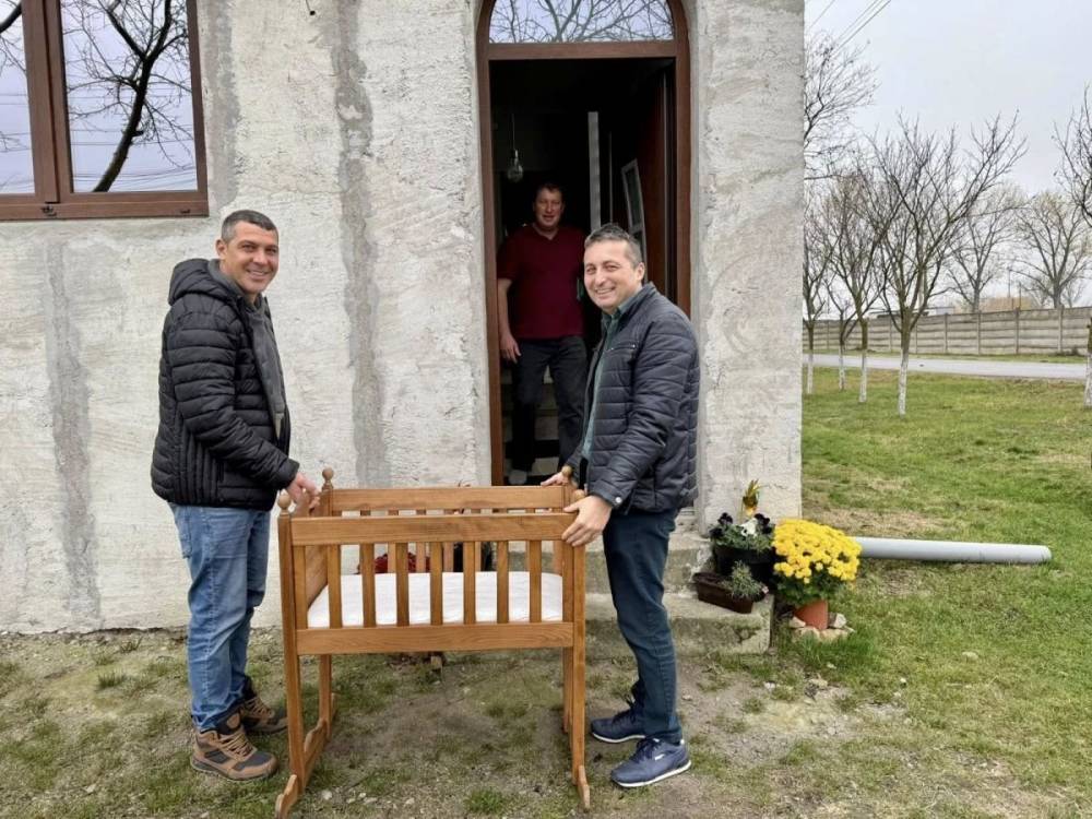 Megható gondoskodás – Új lakóhoz került az Arad megyei vándorbölcső