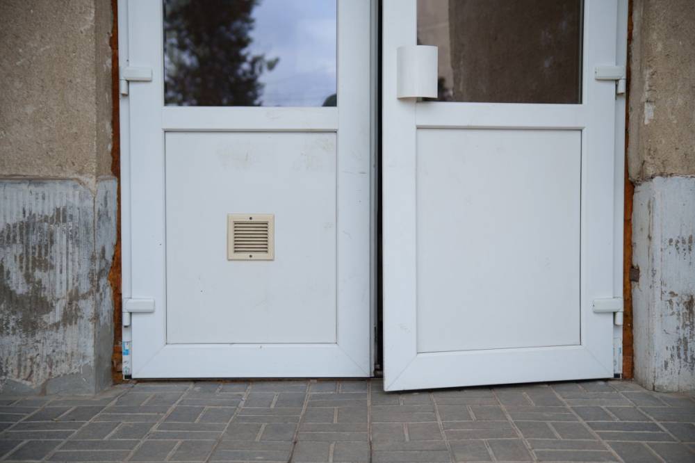 Rövidzárlat okozta füst keltett riadalmat egy tömbházban