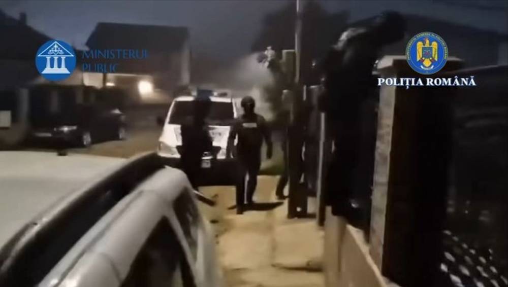 Újabb erődemonstráció: több mint 150 helyszínen rendeltek el házkutatást