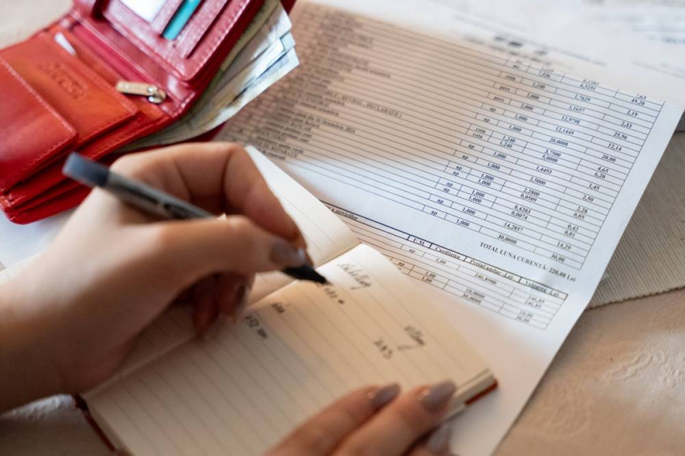 Hogyan hatnak mindennapi pénzügyi döntéseink a saját háztartásunkra?