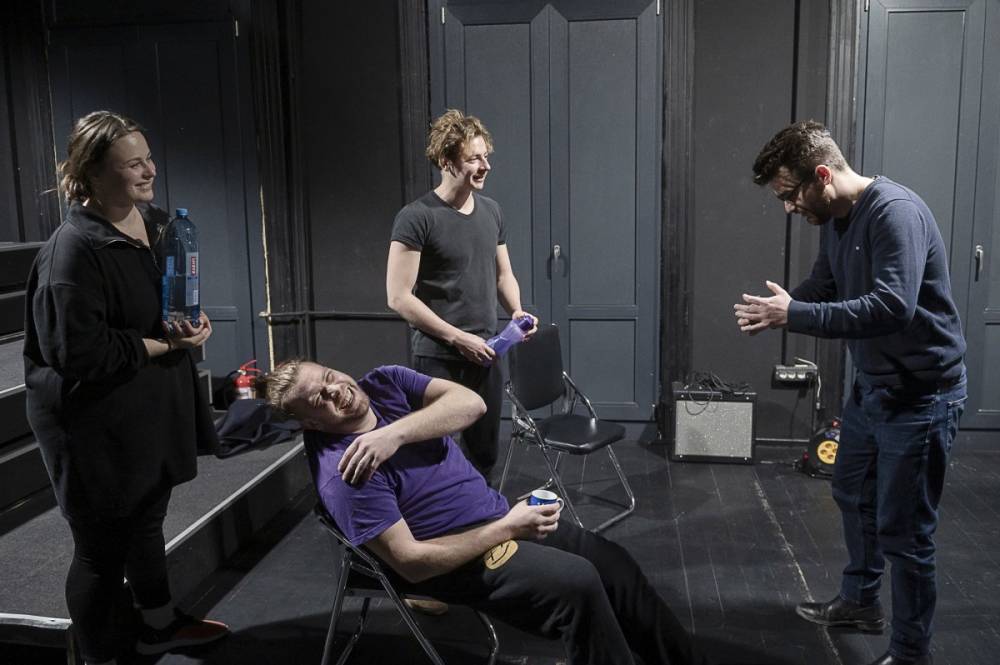 Groteszk, abszurd művészi reflexiók: alkotásra ösztönöz pályázatával a temesvári színház