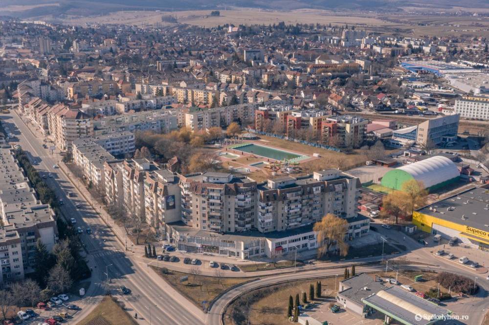 Kissé bonyolultan, de ingyenesen kaphatunk telekkönyvi kivonatot