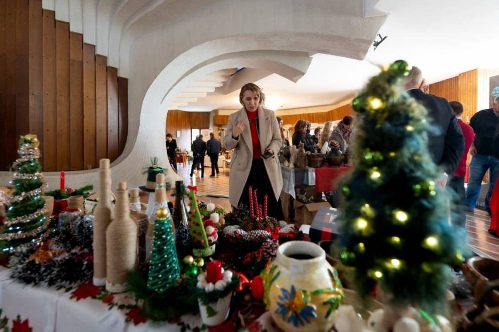 Kár lenne nem megmutatni a világnak – első közös kiállításukat tartották a Maros megyei szociális központok