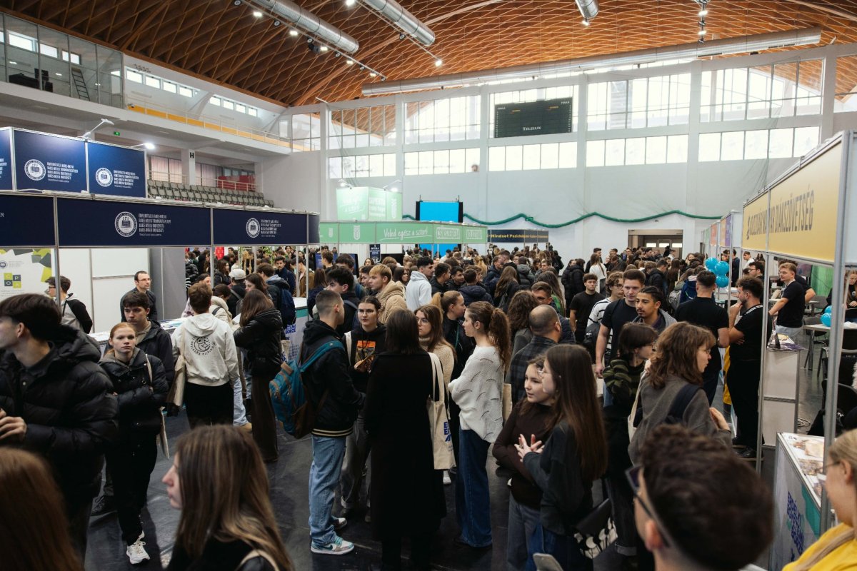 Népszerű volt Csíkszeredában az első Erdélyi Egyetemi Börze