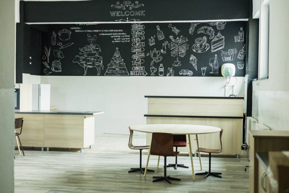 Tanügy és kutatási ágazat: megengedett a nyugdíj és az állami fizetés halmozása