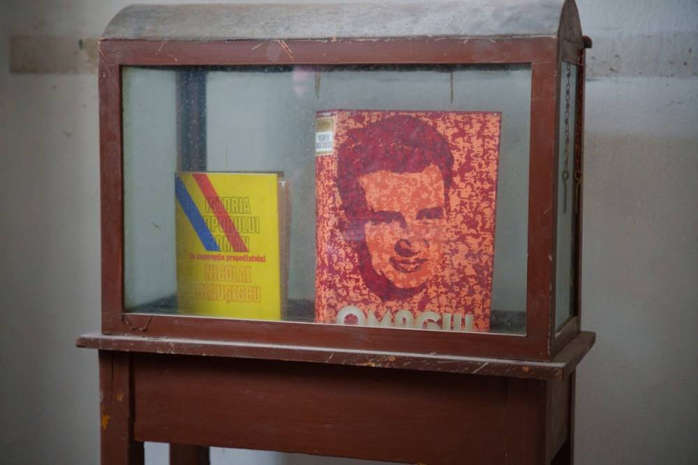 A kommunista szervezetek és jelképek betiltását előíró törvénytervezetet dolgozott ki az USR