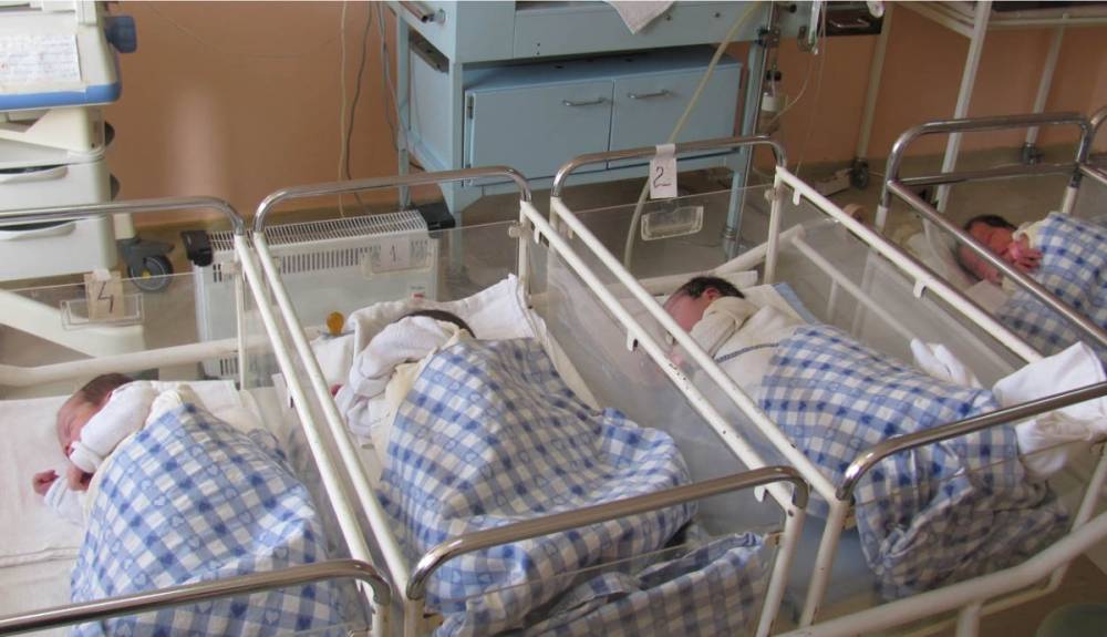 Gyerekvállalás: miért kerül válságba a család intézménye?