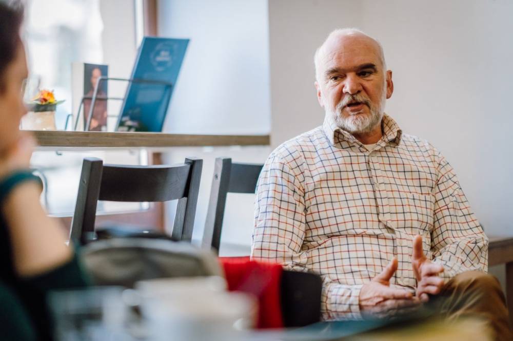 Vida Gábor író Gyergyószentmiklósra látogat