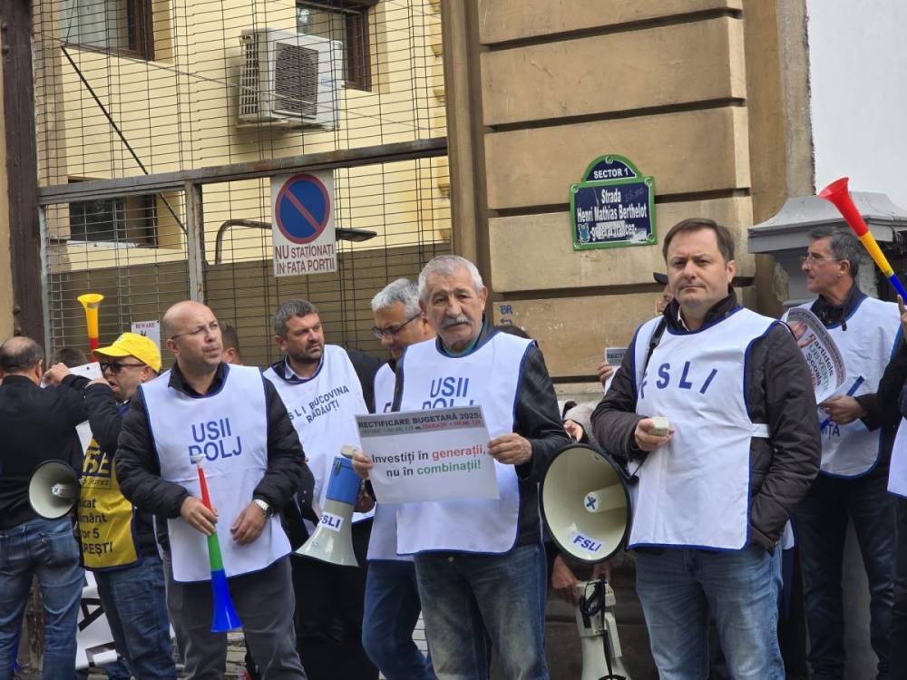 Tiltakoznak a szakszervezetek az oktatást érintő megszorítások ellen