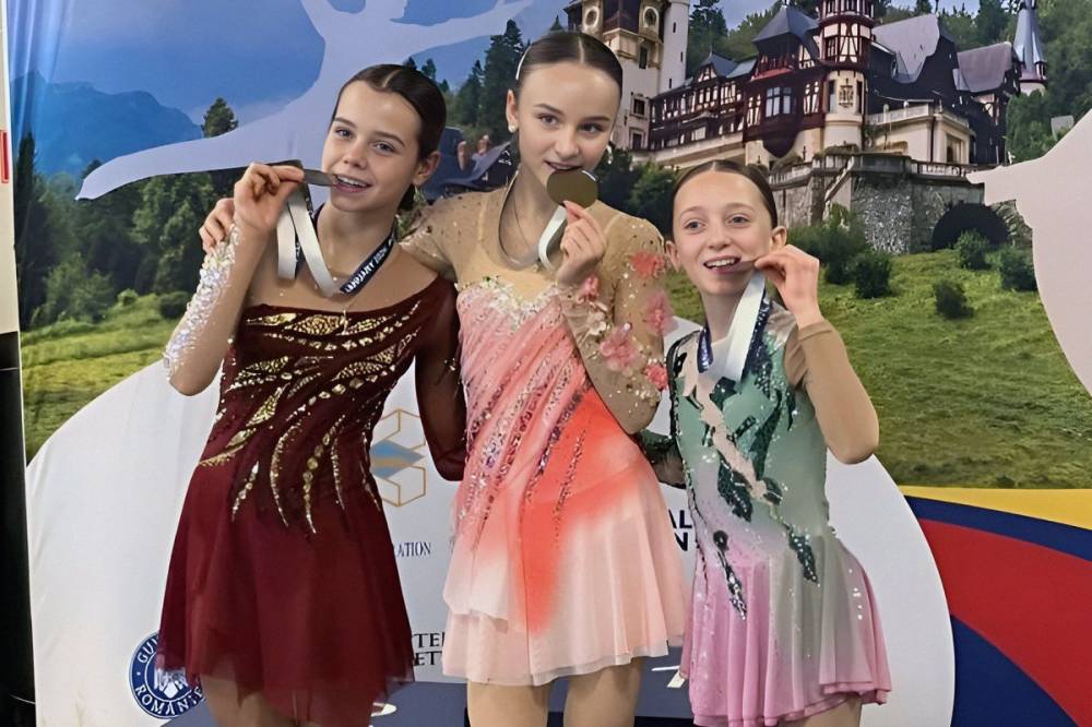 Elegancia a jégen: Bukarestben álltak dobogóra a székely műkorcsolyázók