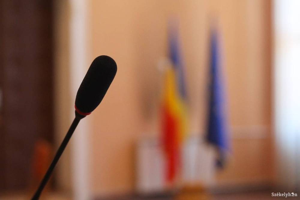 Benyújtotta nyugdíjazási kérelmét a bekapcsolt mikrofonnál kínos helyzetbe került bírónő