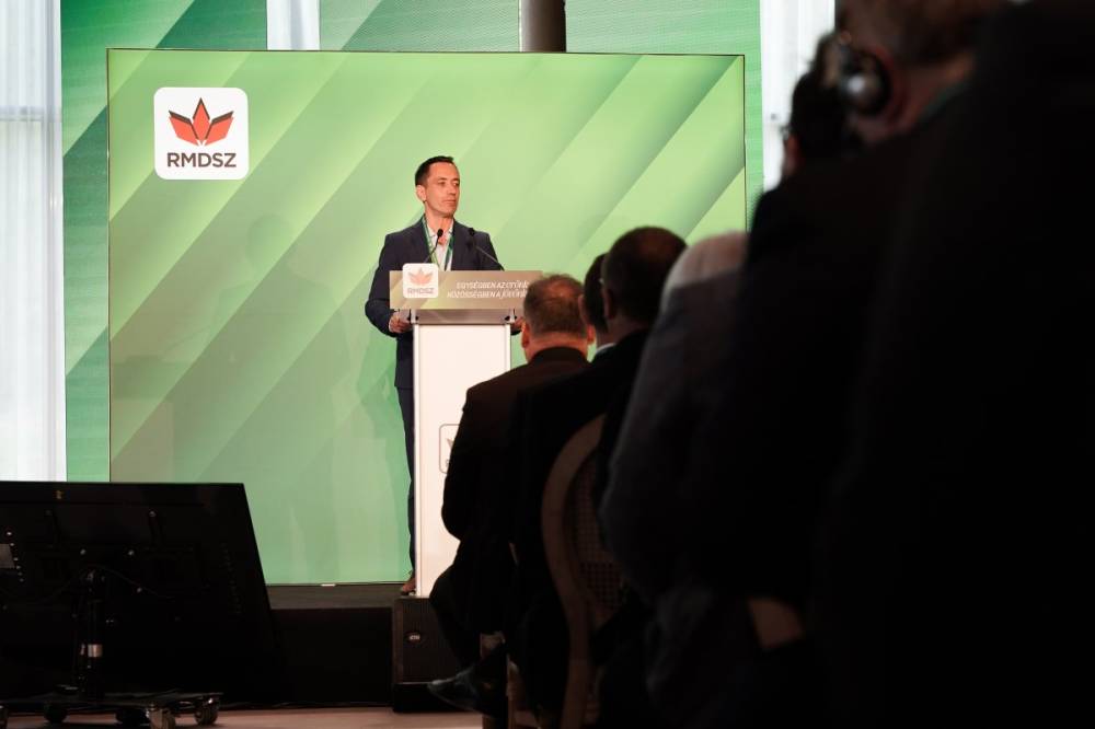 Csoma Botond: jelenleg egyetlen pártnak sem érdeke a kormány megbuktatása