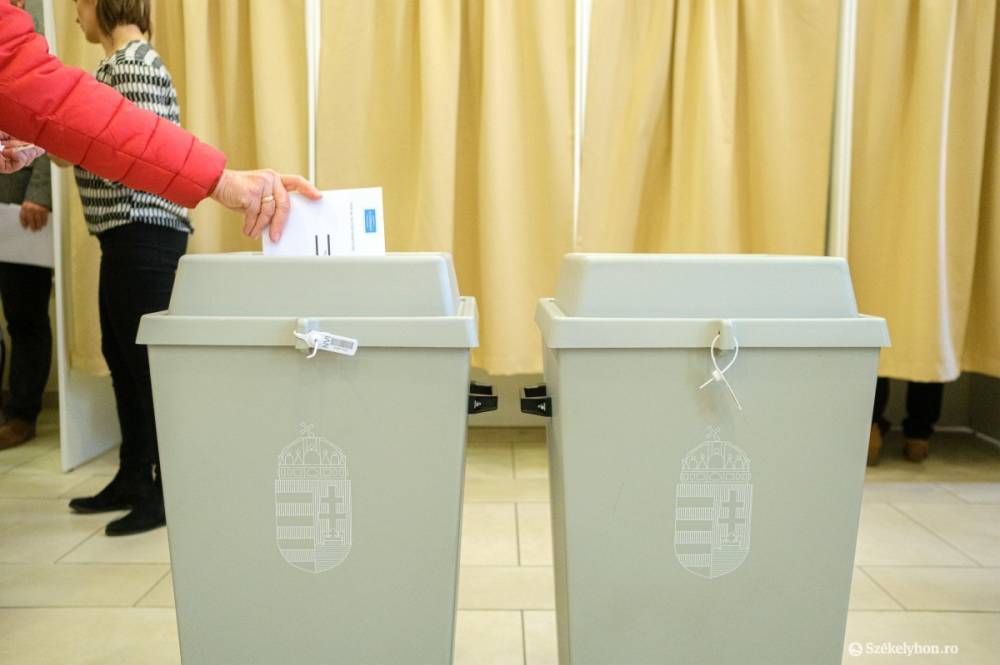 A DK rendkívüli parlamenti ülést kezdeményez a határon túliak szavazati jogának megszüntetéséről