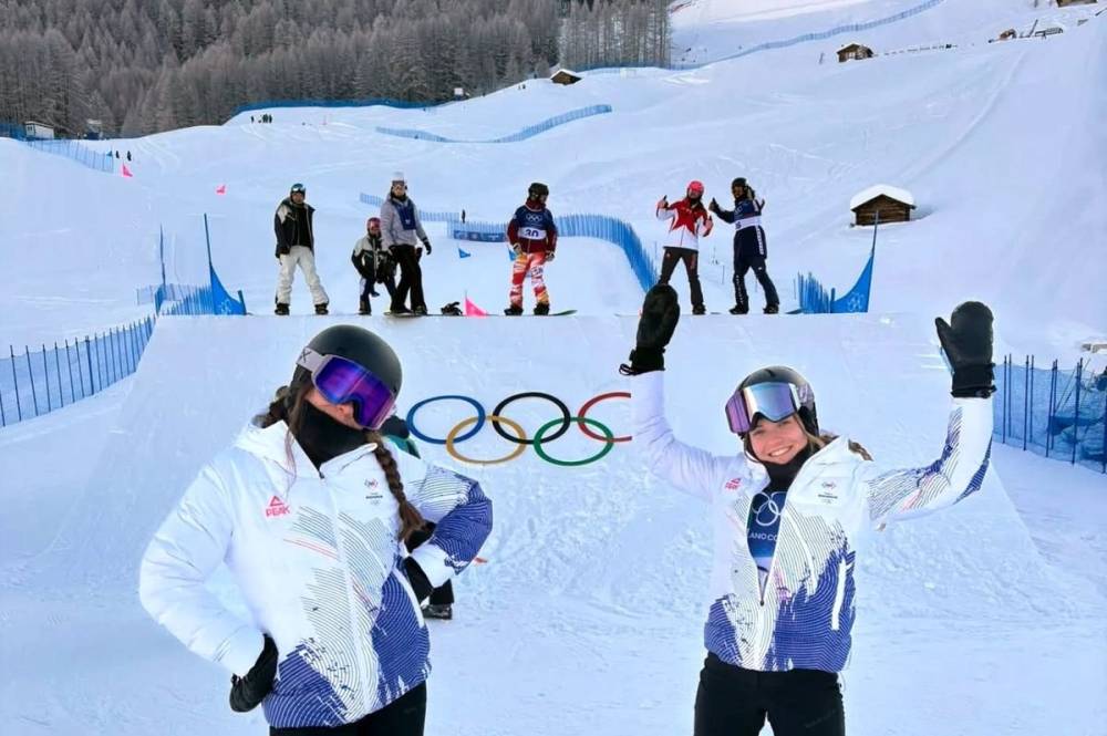 Az első fotók a helyszínről, megérkeztek a téli olimpiára a székelyföldi hódeszkások