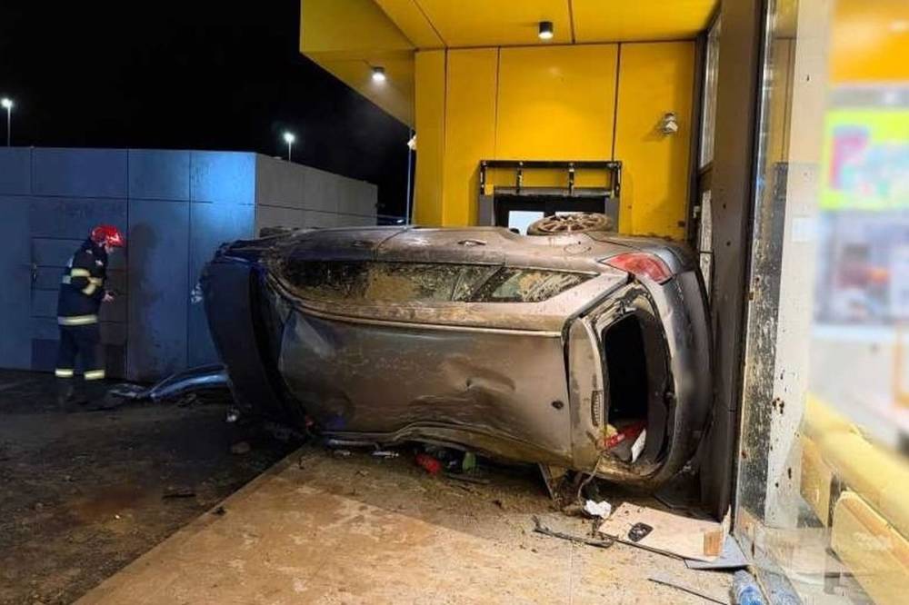 Volt bátorsága jogosítvány nélkül felborulni, de a vérvételtől már tartott