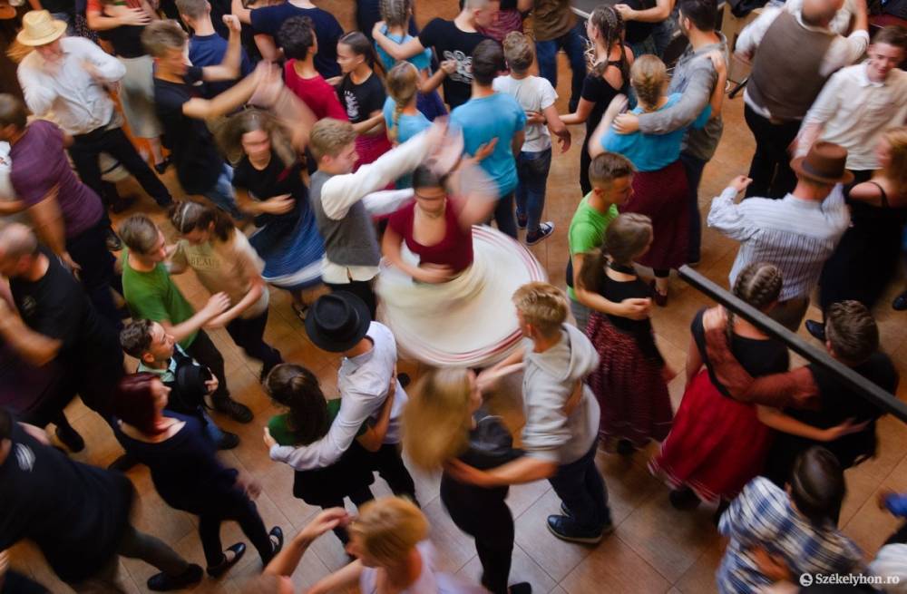 Felnőtt néptáncosok találkoznak Szentegyházán