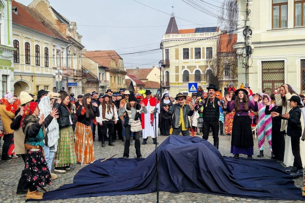 Lakodalomnak indult, temetés lett belőle – ilyen volt a farsangolás Kézdivásárhelyen